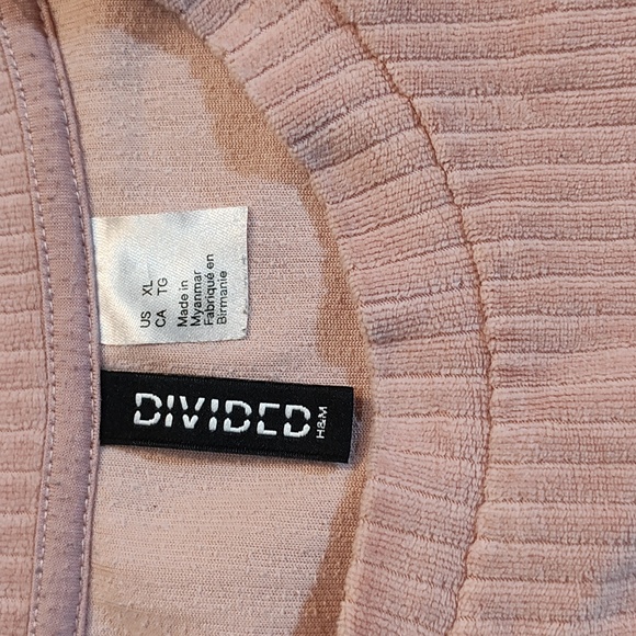 **5/$25** H&M Pink Sweater - Picture 3 of 4